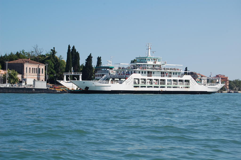 Oasis Lagoon Estate Lido di Venezia Bagian luar foto